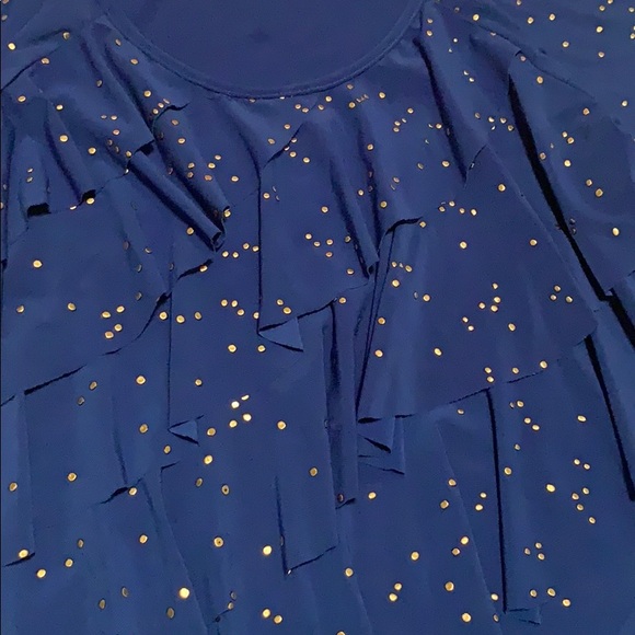 Beautiful Navy blue top short sleeve with layers. - Picture 4 of 4